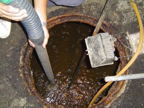 南丹隔油池清理